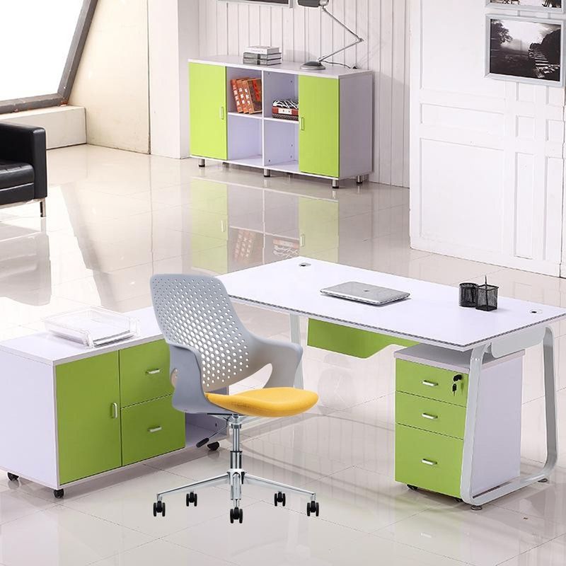 Chaise de bureau en plastique gris moderne