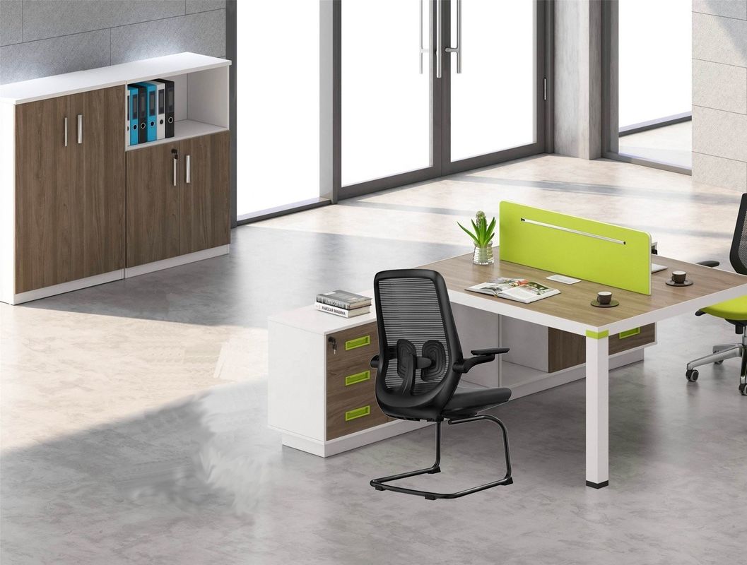Chaise de conférence de bureau en acier inoxydable de type métallique à treillis médian pour le confort et le style