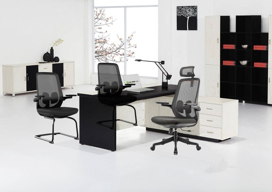 Chaise de conférence de bureau en acier inoxydable de type métallique à treillis médian pour le confort et le style