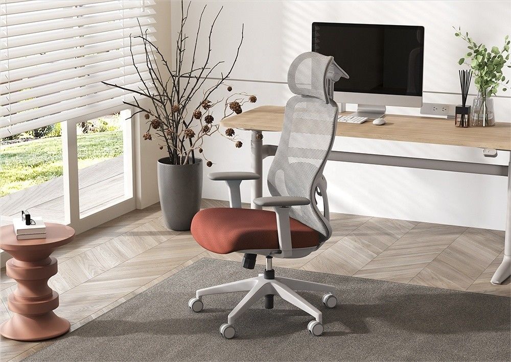 Chaise pivotante réglable haute arrière avec accoudoir 3D et coussin confortable