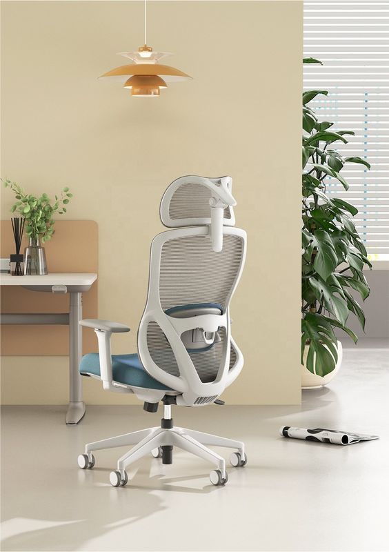 Chaise pivotante réglable haute arrière avec accoudoir 3D et coussin confortable