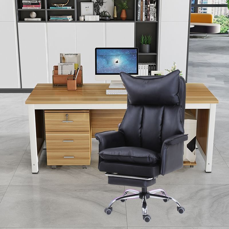 Améliorez votre jeu avec notre chaise de course en cuir synthétique et castor