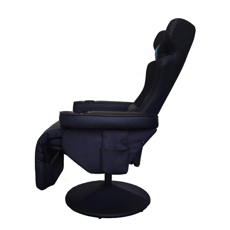 La salle de jeux doit avoir une chaise de jeu de luxe entièrement noire avec un porte-coupe et des haut-parleurs Bluetooth